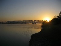 Восход солнца над таинственной рекой 'Сырдарья'